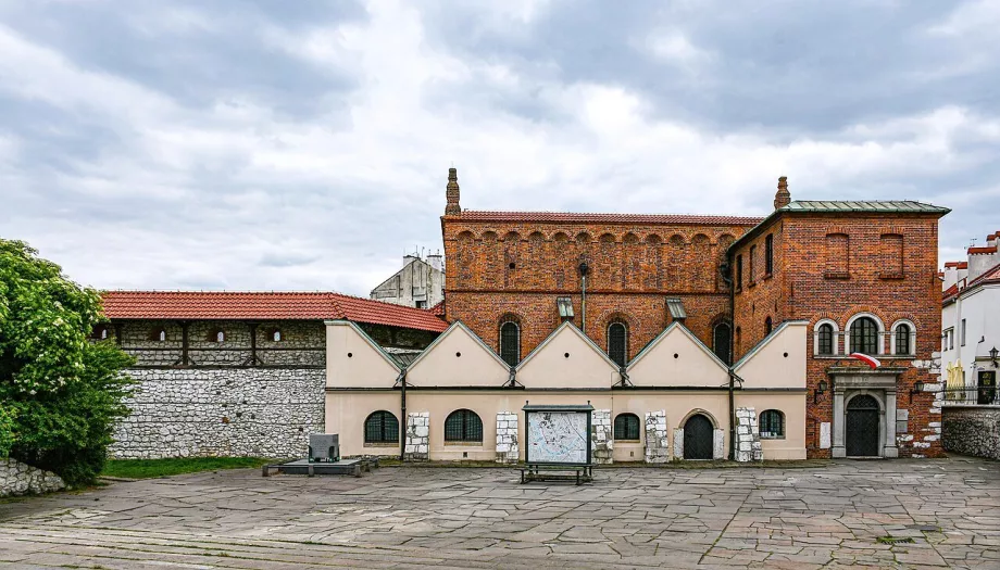L'ancienne synagogue, photo : Jeremiah Z. Cockroach, Wikimedia Commons, CC BY-SA 4.0