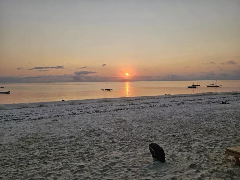 Lever de soleil à Jambiani