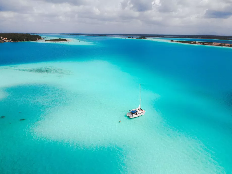 Le lagon aux sept couleurs