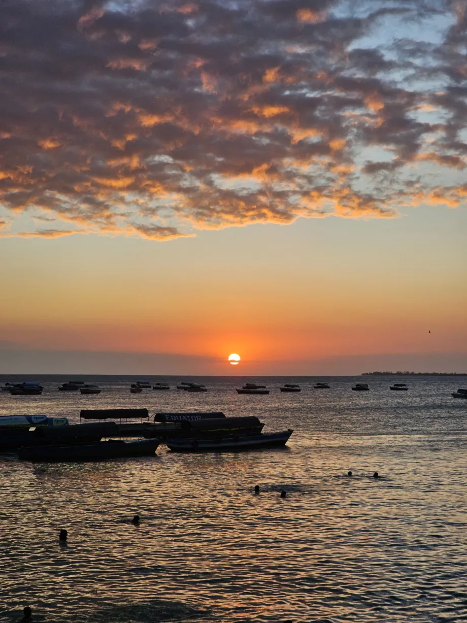 Coucher de soleil sur la promenade de Forodhani
