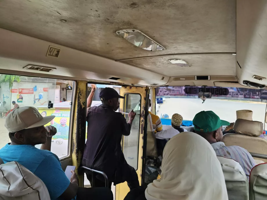 Le conducteur du bus a donné