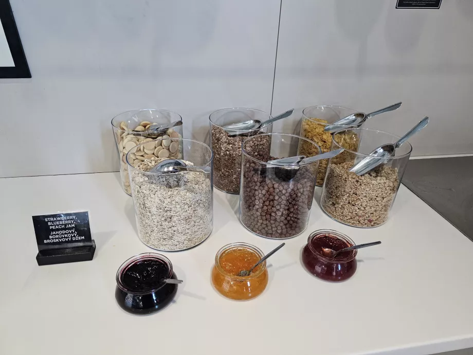 Granola, muesli et confitures