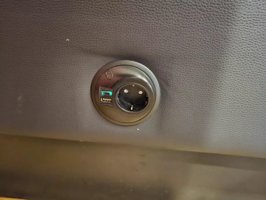 Prise pour charger les appareils électroniques