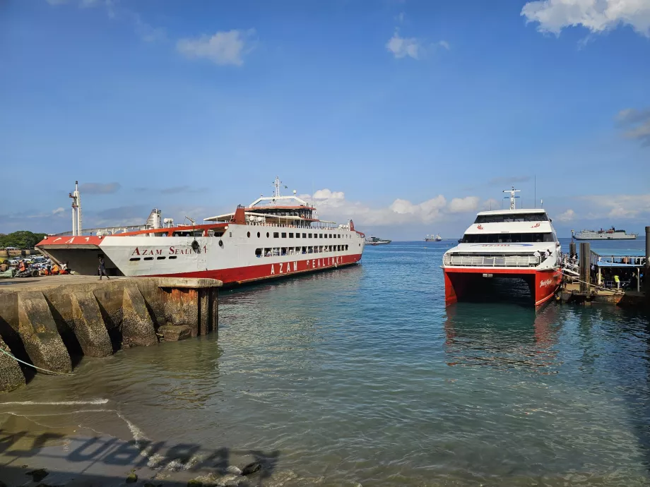 Navires Azam Marine