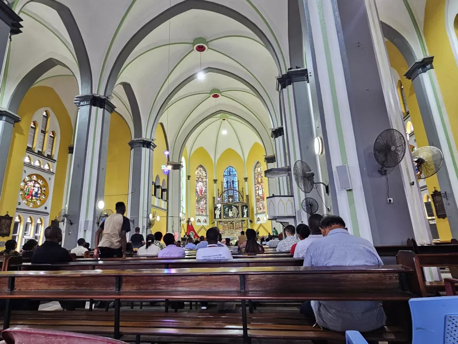 Intérieur de la cathédrale Saint-Joseph