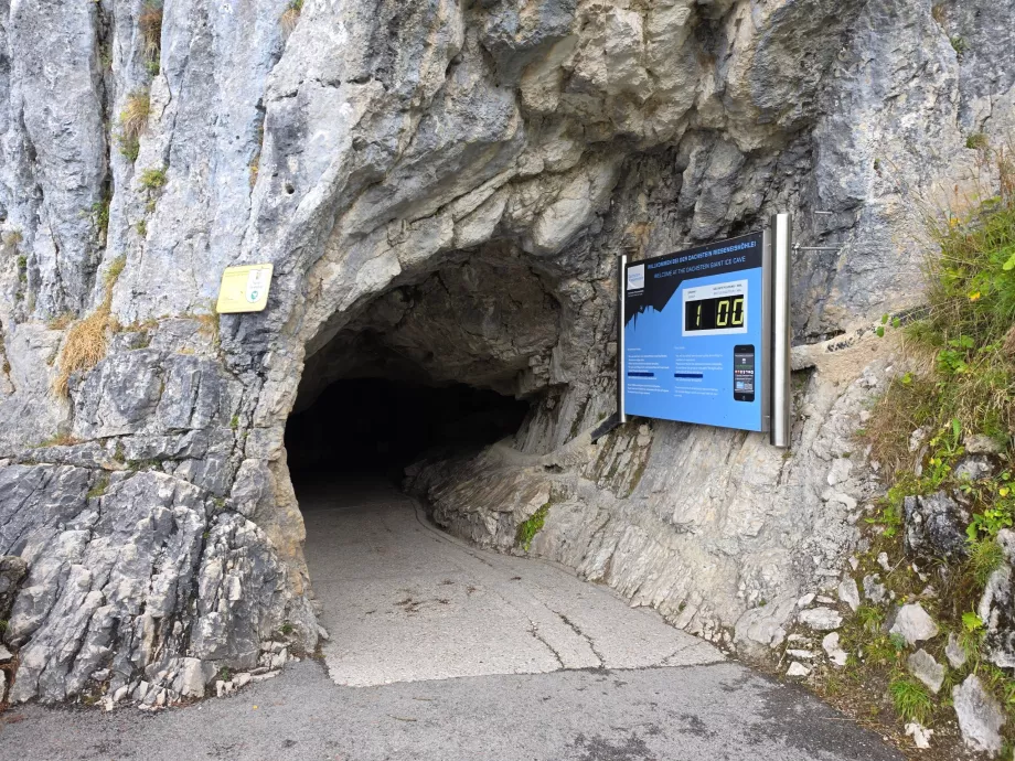 Entrée de la grotte de glace