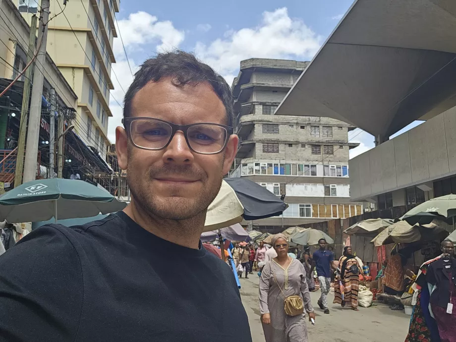 Moi au marché de Kariakoo