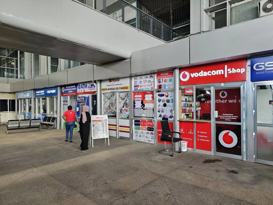 Bureau de change et boutiques d'opérateurs de téléphonie mobile, Terminal 2