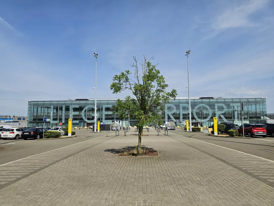 Terminal de l'aéroport LGG