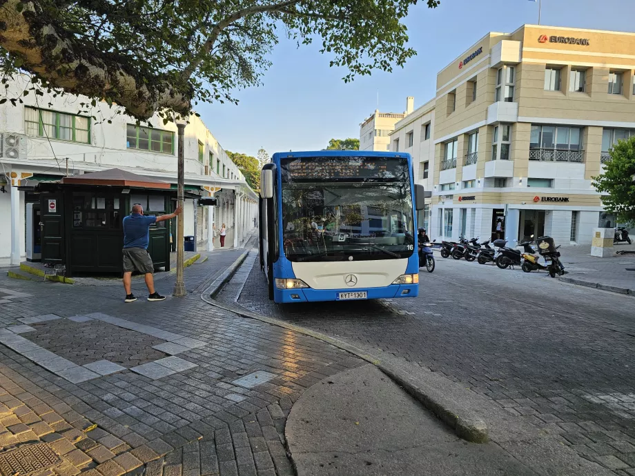 Arrêt en direction de l'aéroport dans le centre de Rhodes
