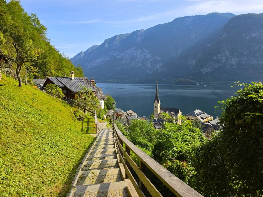 Vue sur Hallstatt depuis le sentier du Salzberg
