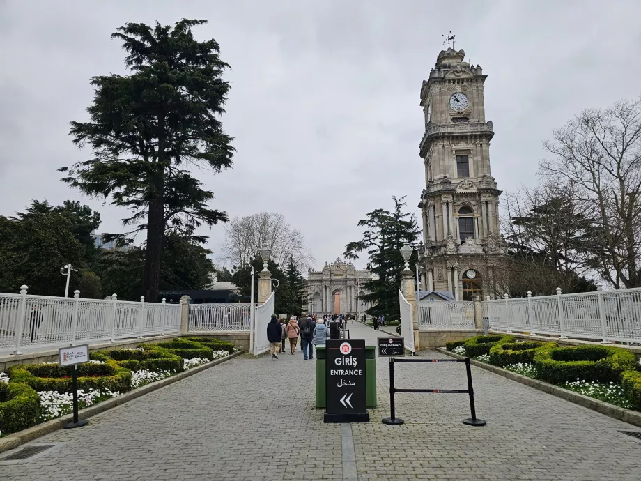 Entrée principale du palais de Dolmabahce