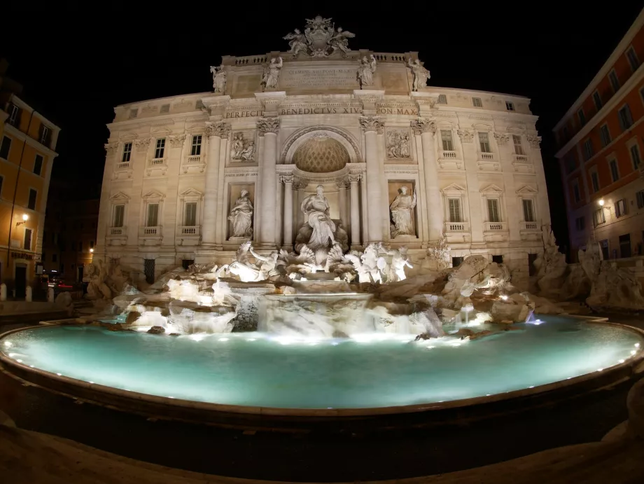 Fontaine de Trevi la nuit