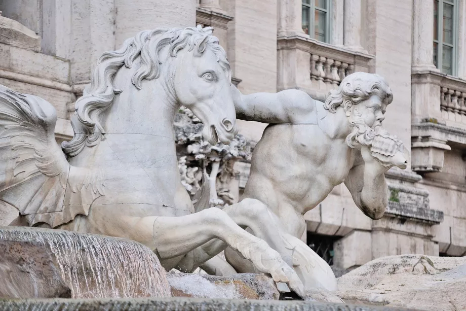 Statue sur la fontaine de Trevi