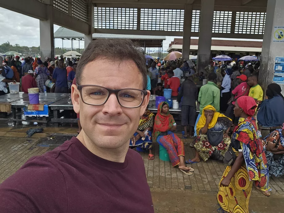 Moi au marché aux poissons de Ferry