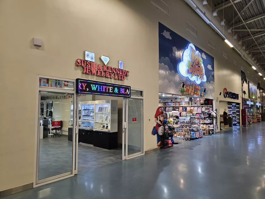 Commerces, zone de transit, Terminal 3