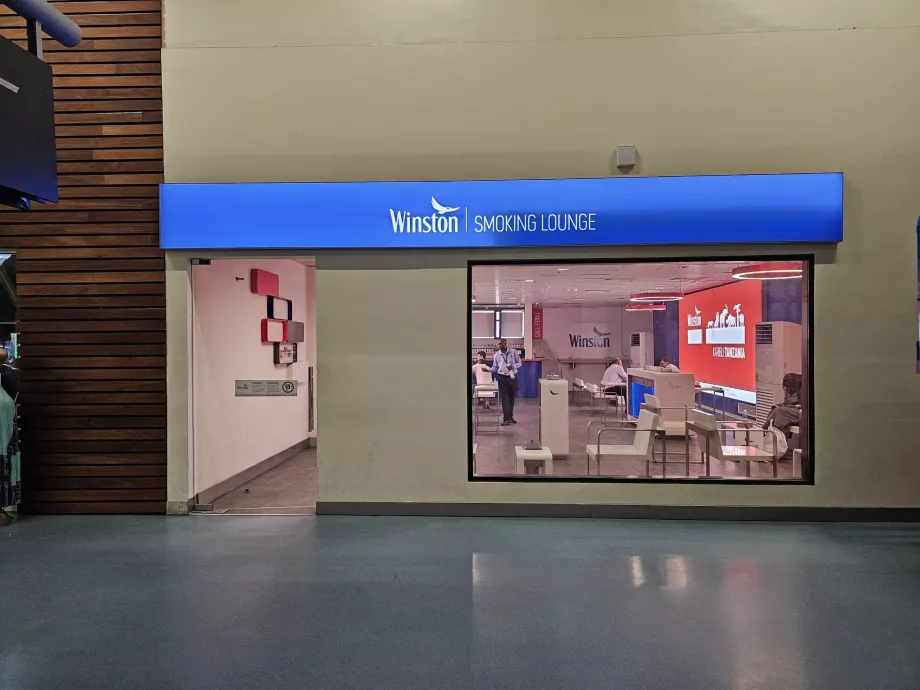 Salle fumeurs, Terminal 3, section transit