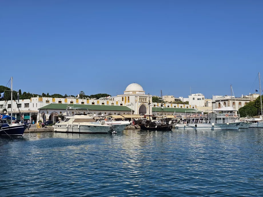 Nea Agora et le port de Mandraki
