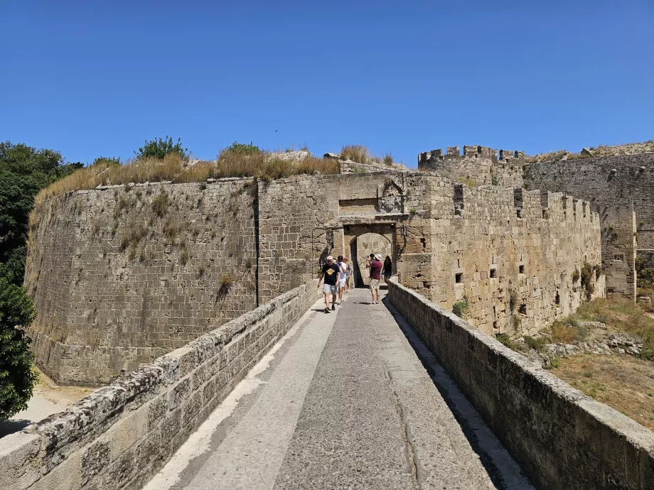 Porte d'entrée des remparts de la ville