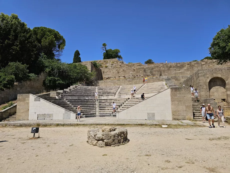 Acropole de Rhodes, amphithéâtre
