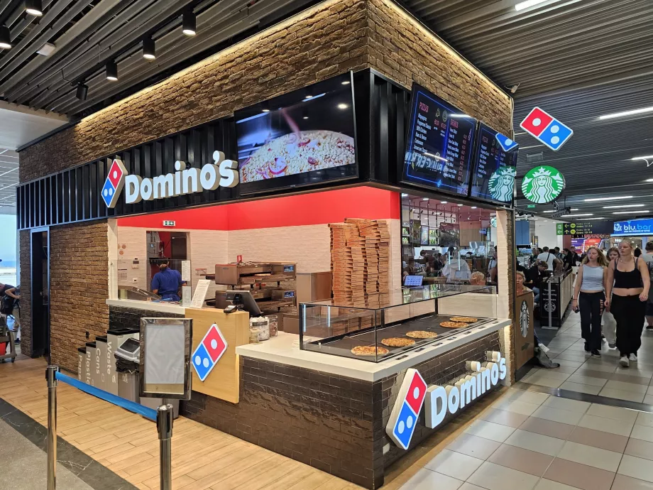 Domino's et Starbucks, zone de transit