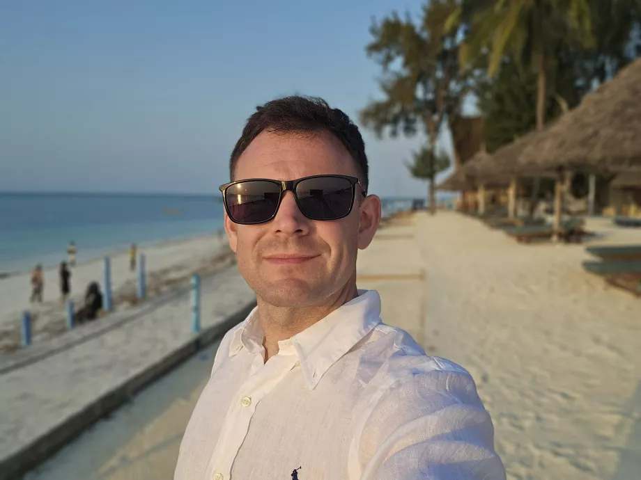 Moi sur la terrasse du Smiles Beach Hotel