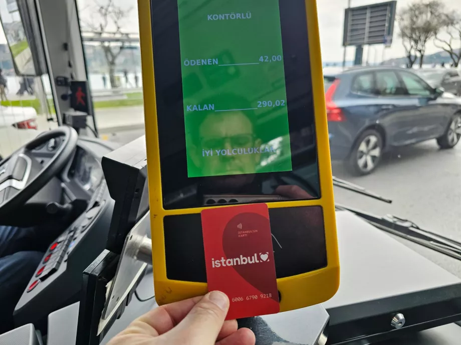 Payer Istanbulkart dans le bus