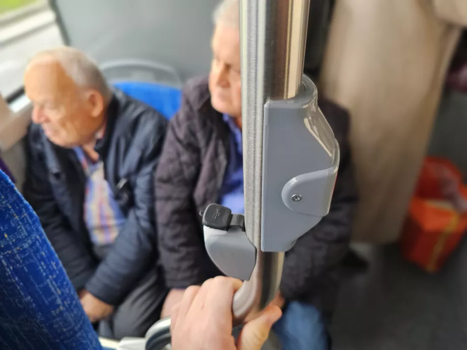 Ports USB et bouton "Stop