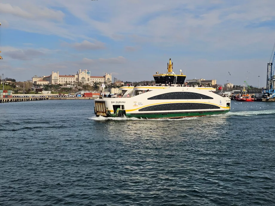 Ferries sur le Bosphore