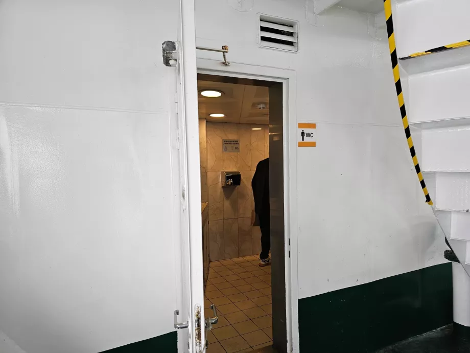 Toilettes sur le ferry