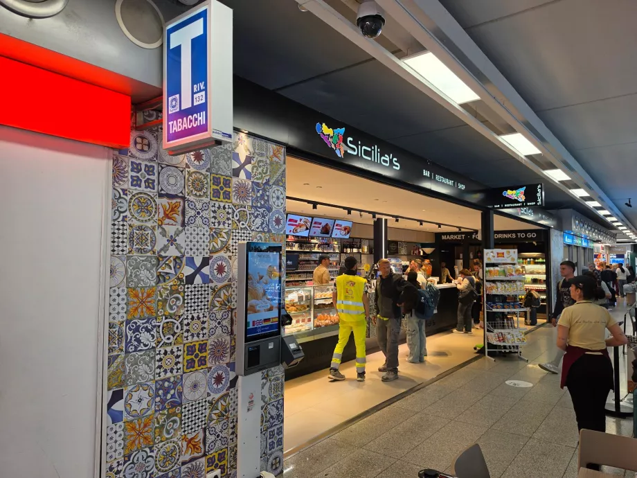 Rafraîchissements et collations, Terminal A, Arrivées (zone publique)