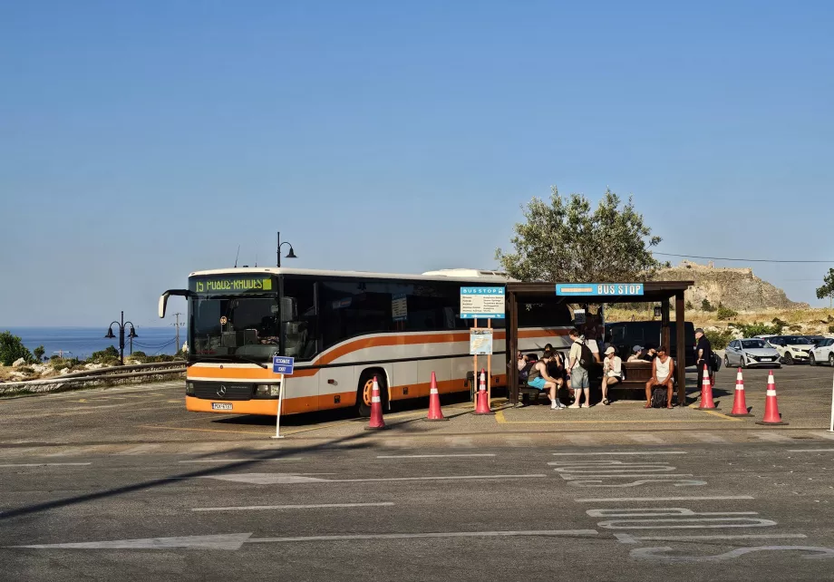 Arrêt de bus sur la route principale, Lindos