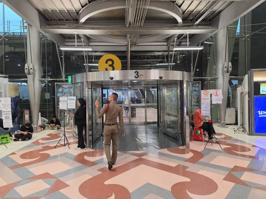 Sortie vers la navette à l'aéroport de BKK