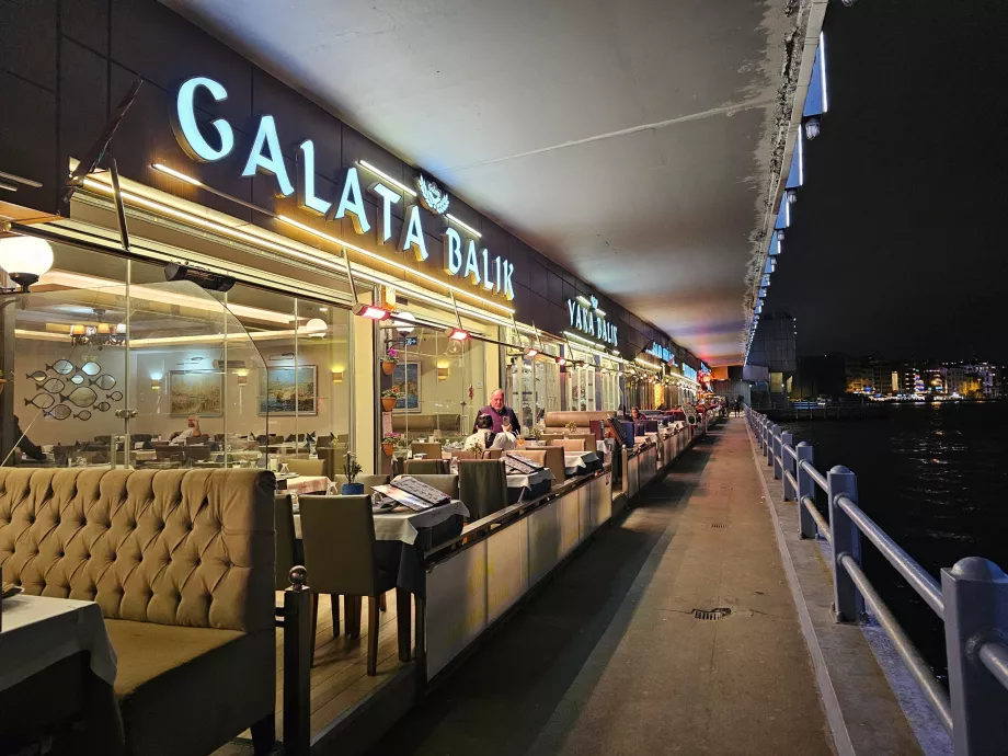 Restaurant sur le pont de Galata