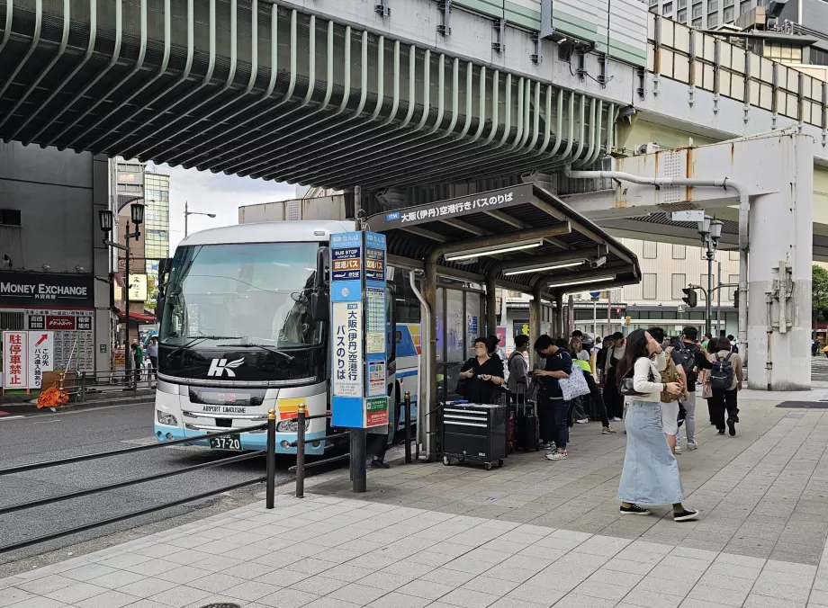 Arrêt de bus à la gare de Namba