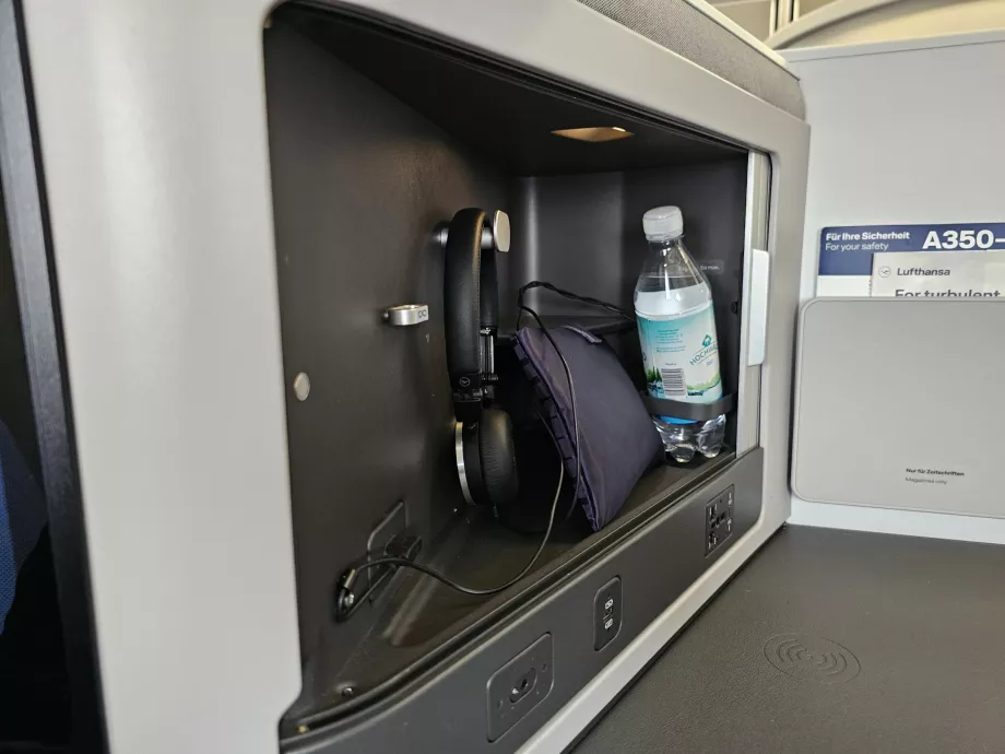 Casques, eau et kit de commodités