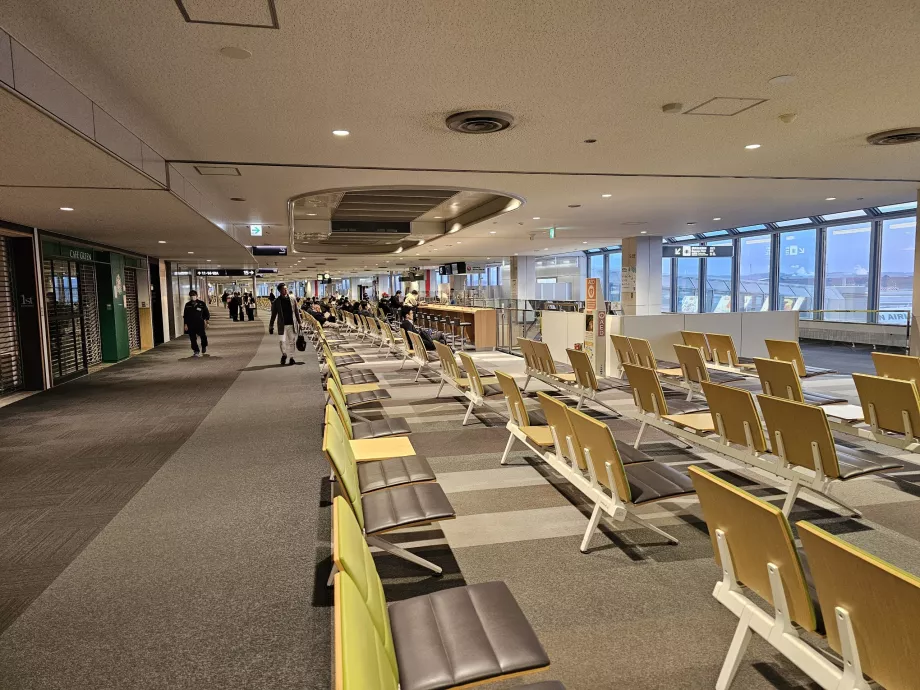 Zone de transit dans la partie nationale