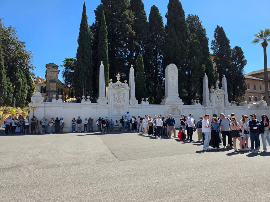 Aventine trou de serrure queue