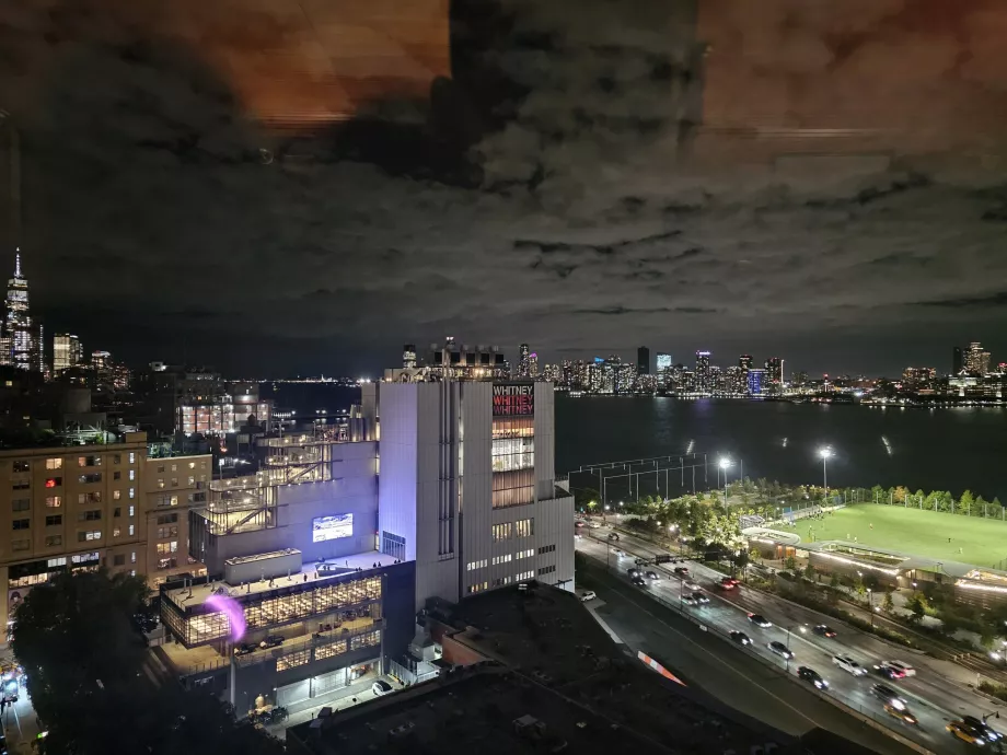 Vue nocturne de la rivière Hudson