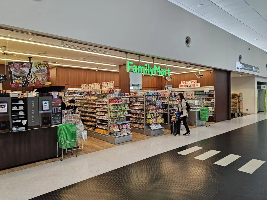 FamilyMart, Terminal 1, zone publique
