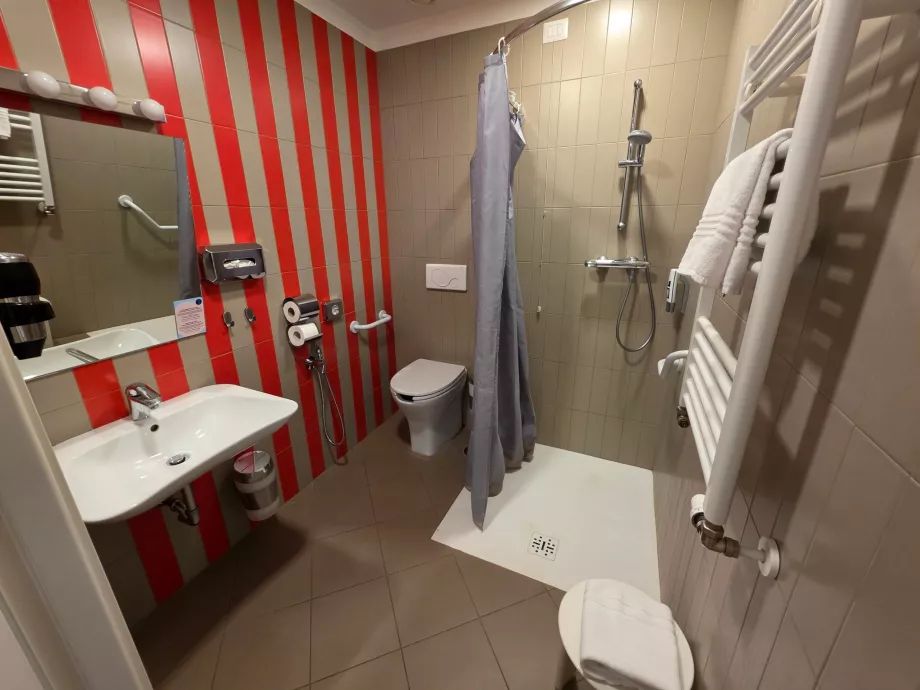 Salle de bain dans ma chambre