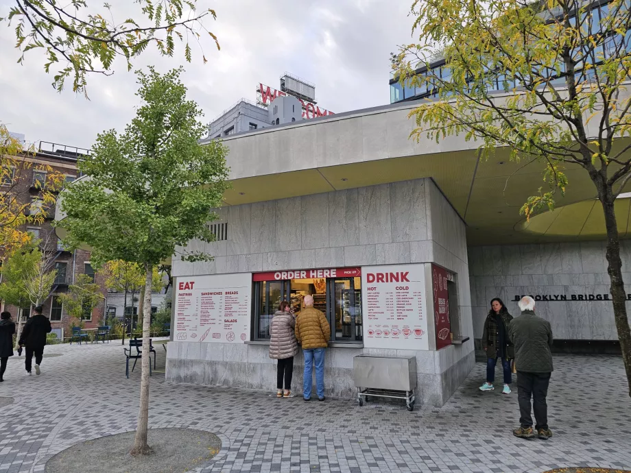 Rafraîchissements dans le parc du pont de Brooklyn