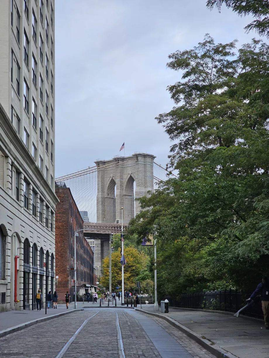 Vue du pont de Brooklyn depuis Dumbo