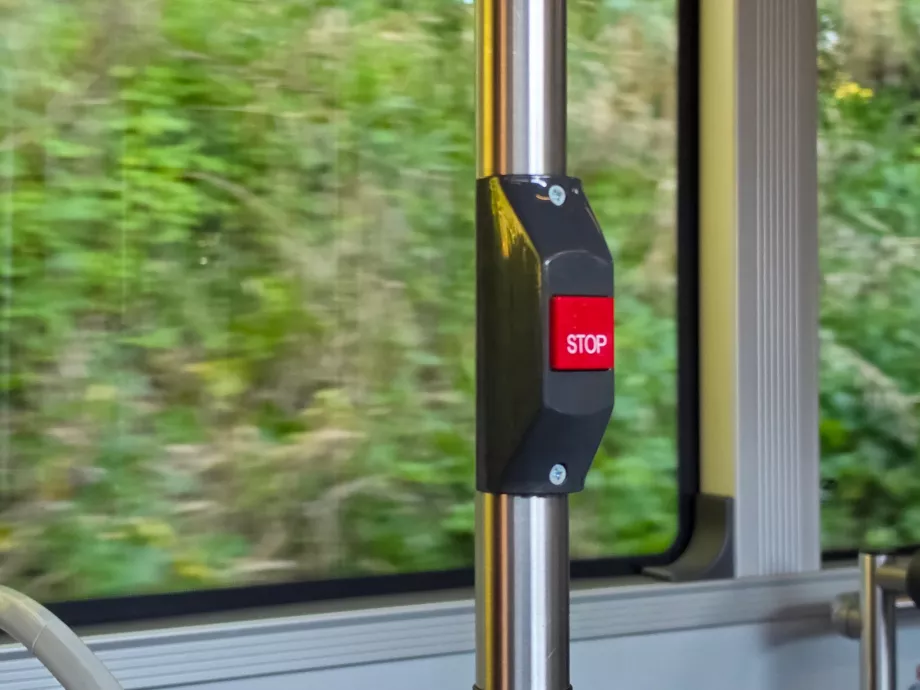 Bouton d'arrêt sur les autobus urbains