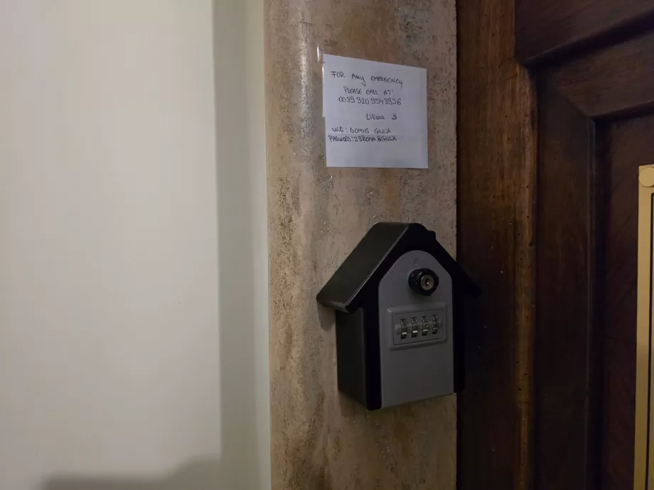Boîte à clés (pour l'enregistrement en dehors des heures d'ouverture de la réception)