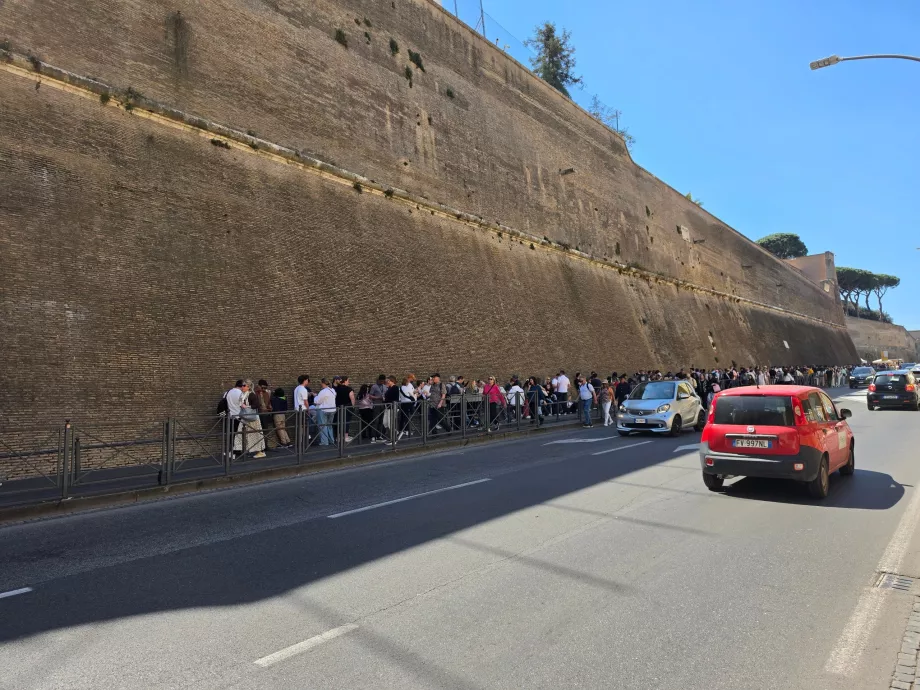 Queue vers les Musées du Vatican