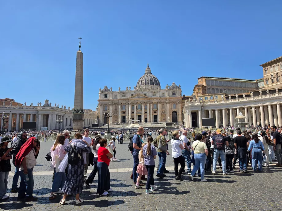File d'attente pour la basilique Saint-Pierre (sans réservation)