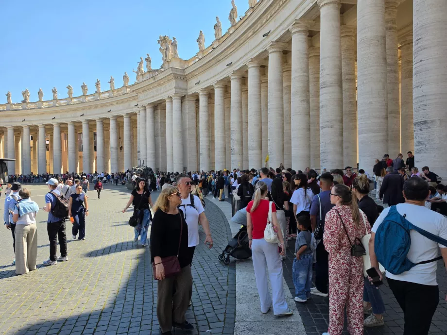 File d'attente pour la basilique Saint-Pierre (sans réservation)