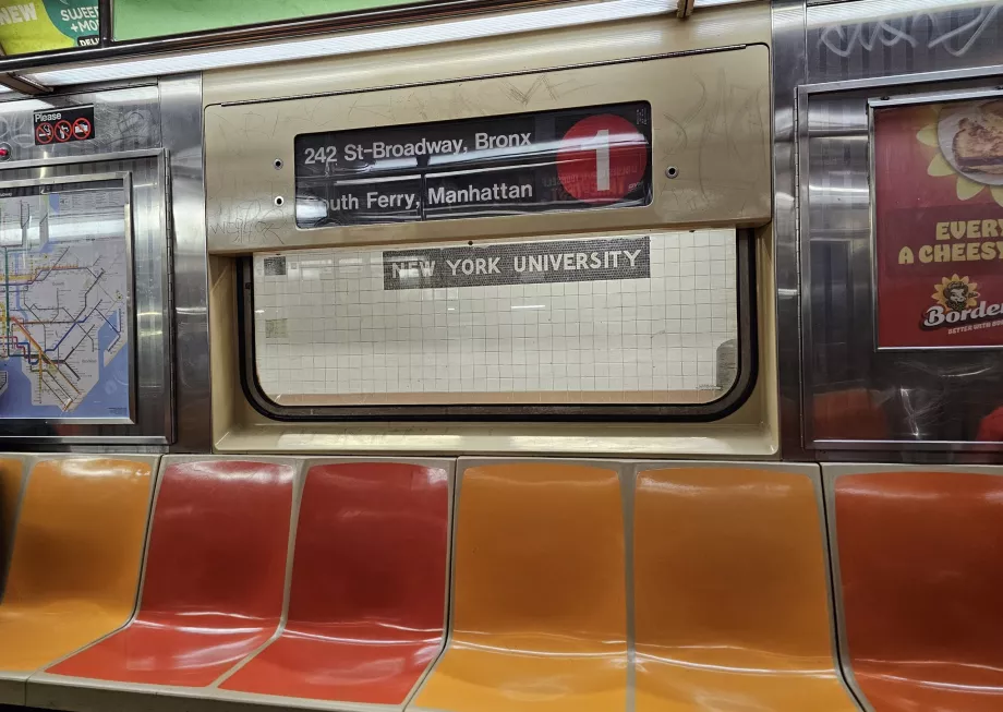 Intérieur d'une ancienne voiture de métro