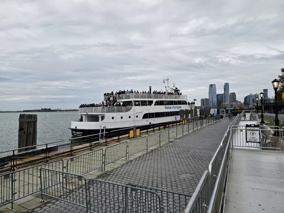 Quai d'embarcation Statue City Cruises